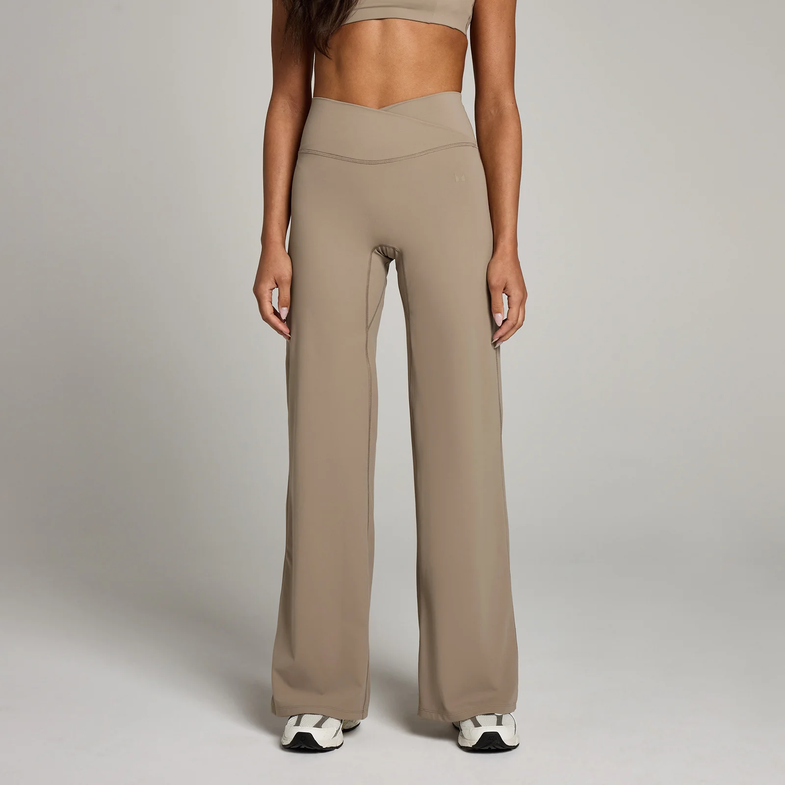 MP ženske Studio helanke sa ukrštenim pojasom i širokim nogavicama -svijetlo sivo-smeđa boja - L Slika 1